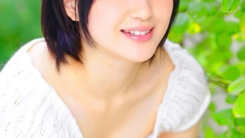 DV-1577 [Special Offer] We teach the basics of being an AV actress to a girl who is losing her virginity for the first time. Everything is a surprising first experience! “No, what?” she says as she squirts for the first time. She starts with a b