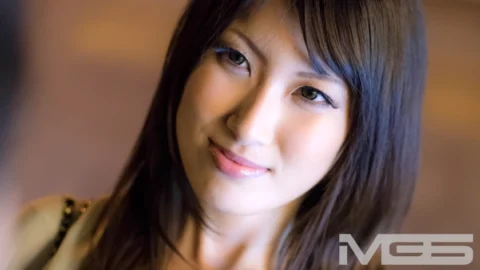 ETQT-014 Aya-chan (25 years old)’s plump big breasts can be seen even from the top of her clothes!